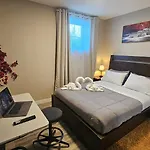 Luxury Basement Suite With 2 Bedrooms, 2 Queen Beds, Free Wi-Fi, And Free Parking
