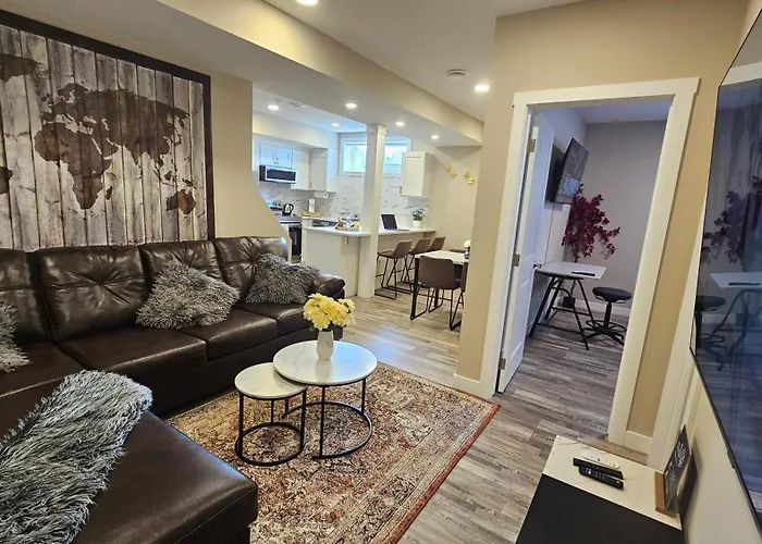 Luxury Basement Suite With 2 Bedrooms, 2 Queen Beds, Free Wi-Fi, And Free Parking