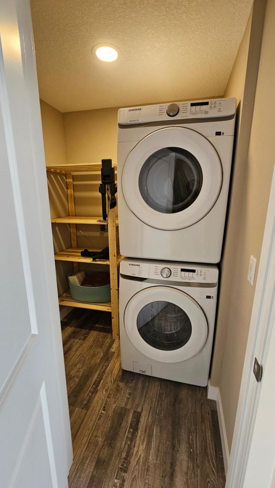 Luxury Basement With 2 Bedrooms, 2 Queen Beds, Free Wi-fi, And Free Parking Apartment