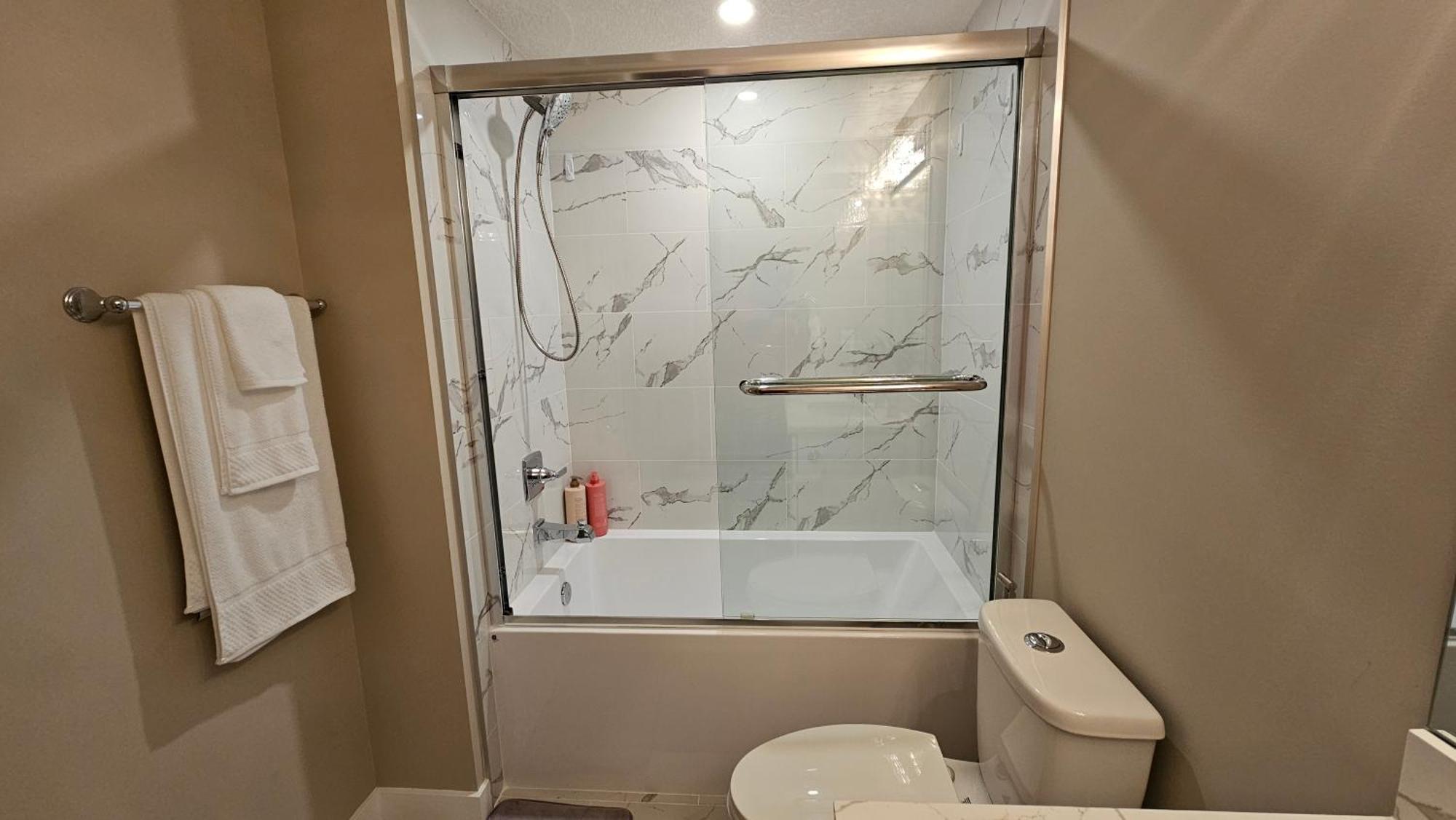 Luxury Basement With 2 Bedrooms, 2 Queen Beds, Free Wi-fi, And Free Parking Apartment