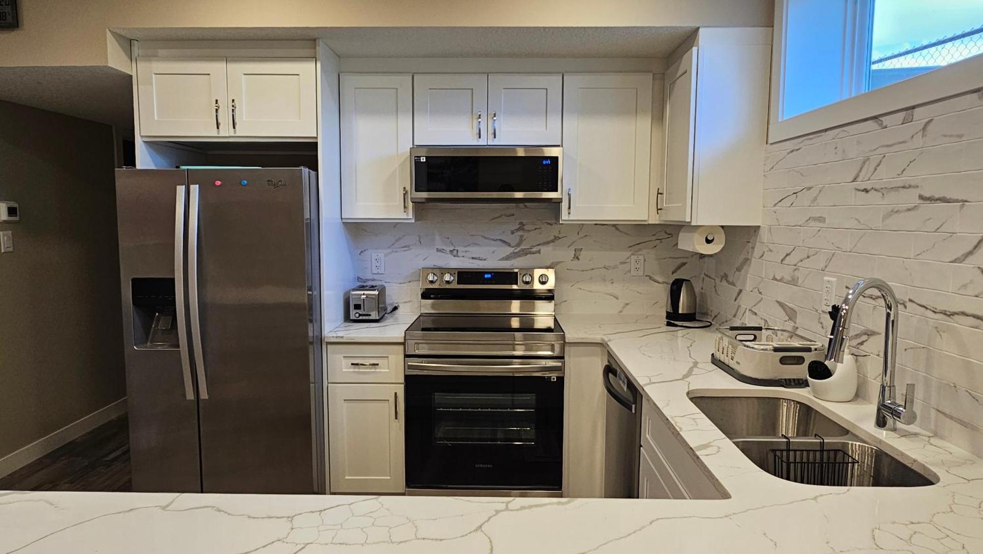 Luxury Basement With 2 Bedrooms, 2 Queen Beds, Free Wi-fi, And Free Parking Apartment Calgary