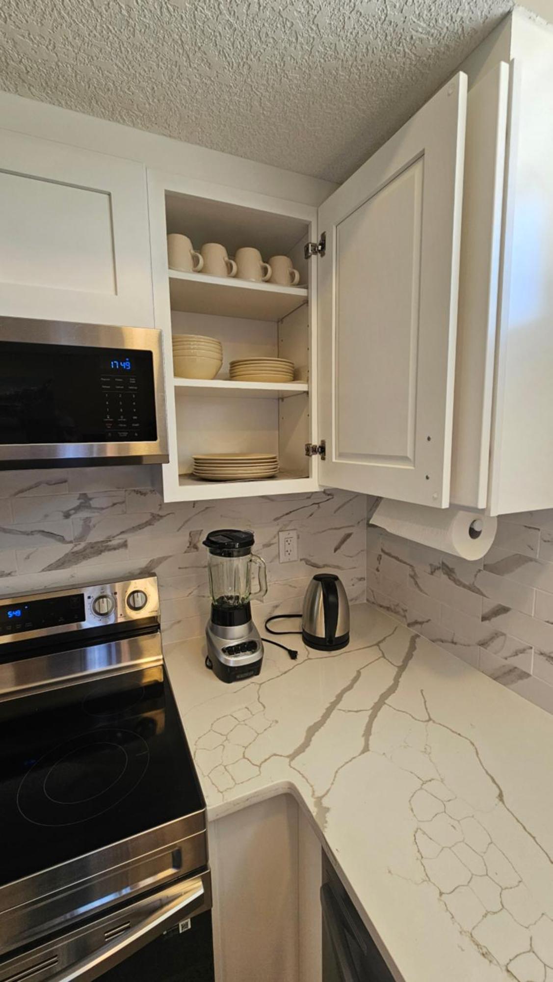 Luxury Basement With 2 Bedrooms, 2 Queen Beds, Free Wi-fi, And Free Parking Calgary