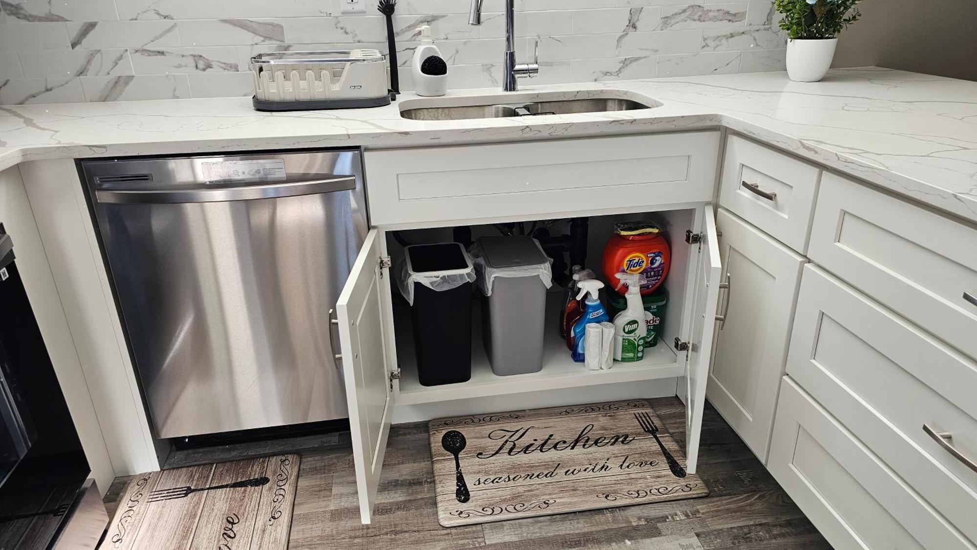 Luxury Basement With 2 Bedrooms, 2 Queen Beds, Free Wi-fi, And Free Parking Calgary