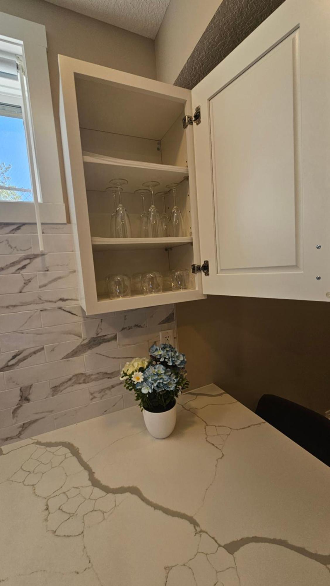 Luxury Basement With 2 Bedrooms, 2 Queen Beds, Free Wi-fi, And Free Parking *