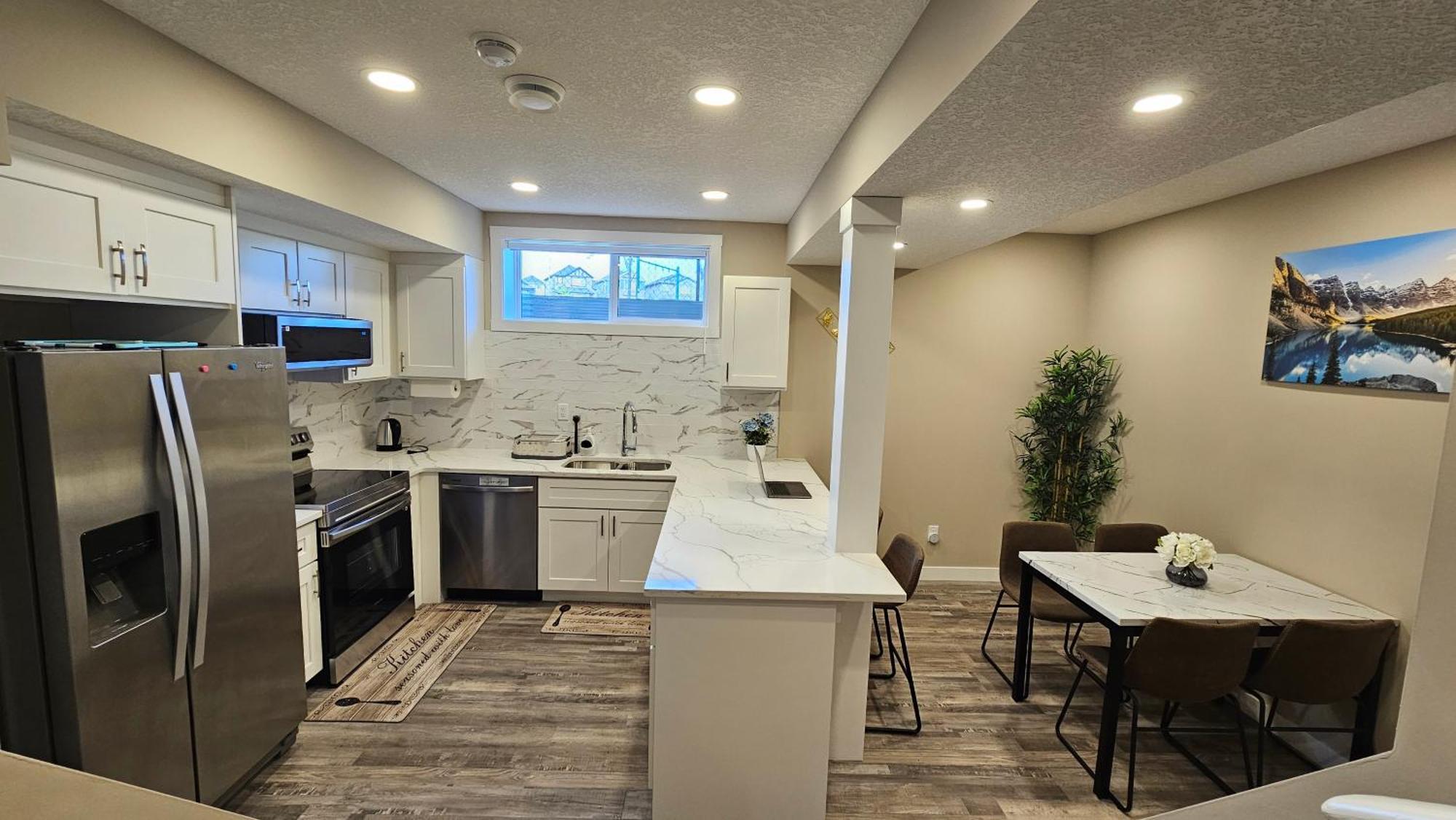 Luxury Basement With 2 Bedrooms, 2 Queen Beds, Free Wi-fi, And Free Parking Apartment