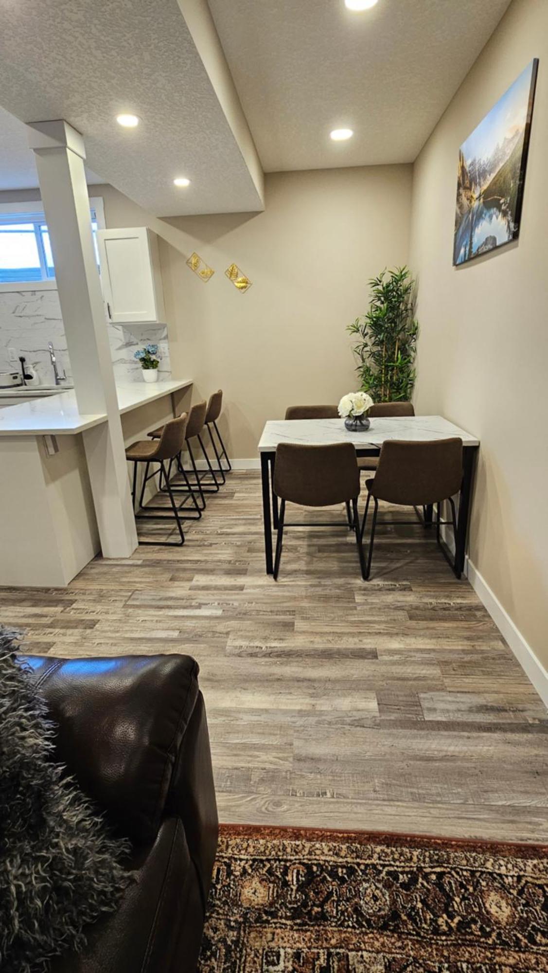 Luxury Basement With 2 Bedrooms, 2 Queen Beds, Free Wi-fi, And Free Parking *