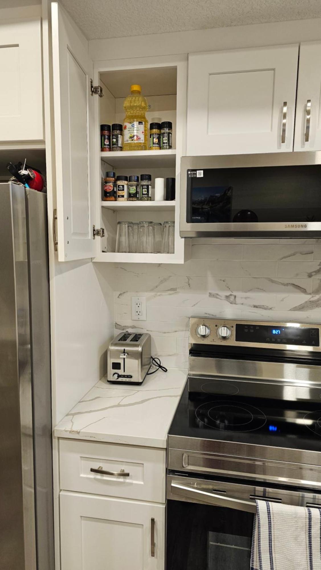 Luxury Basement With 2 Bedrooms, 2 Queen Beds, Free Wi-fi, And Free Parking * Calgary