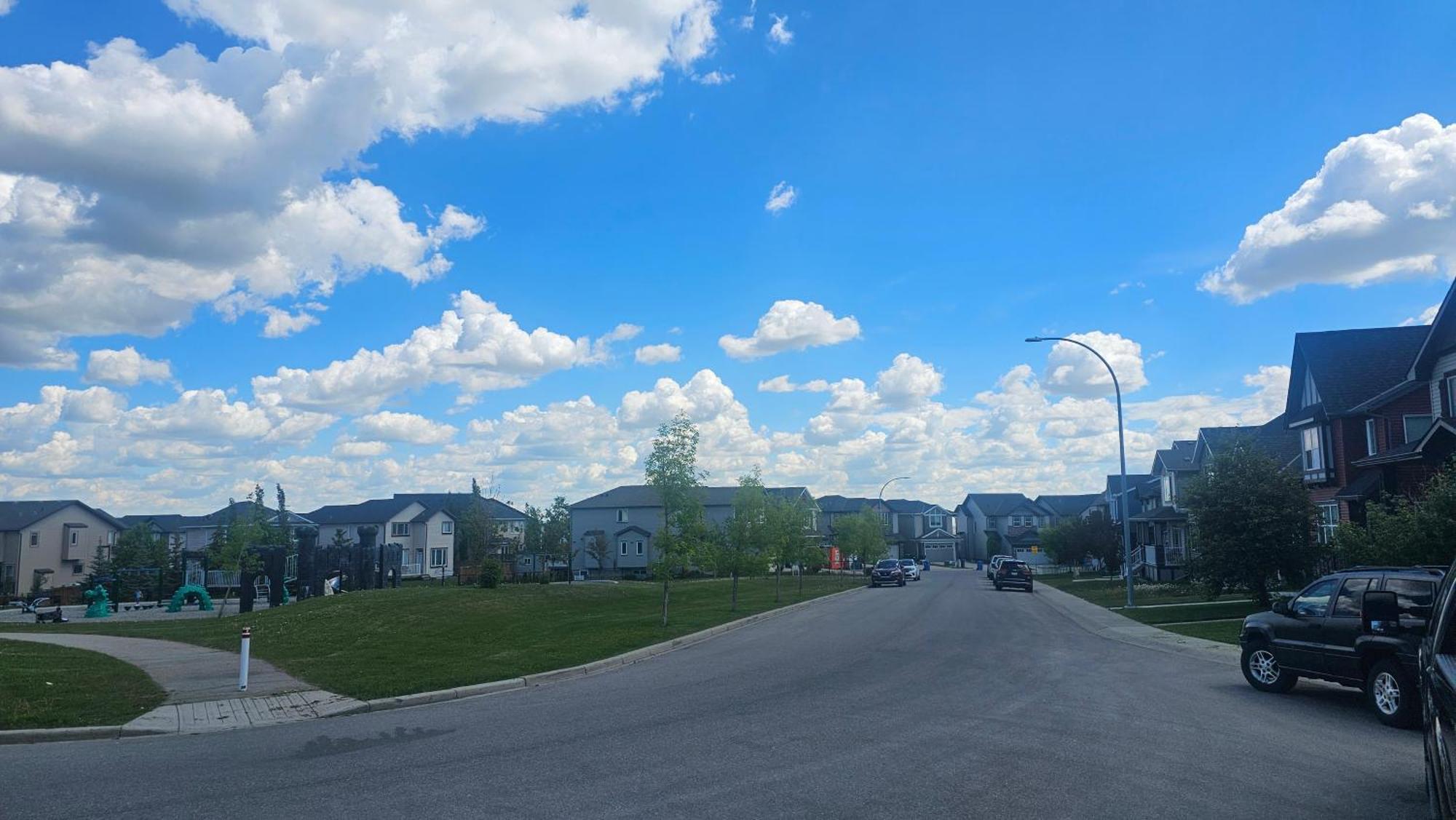 Luxury Basement With 2 Bedrooms, 2 Queen Beds, Free Wi-fi, And Free Parking Apartment Calgary
