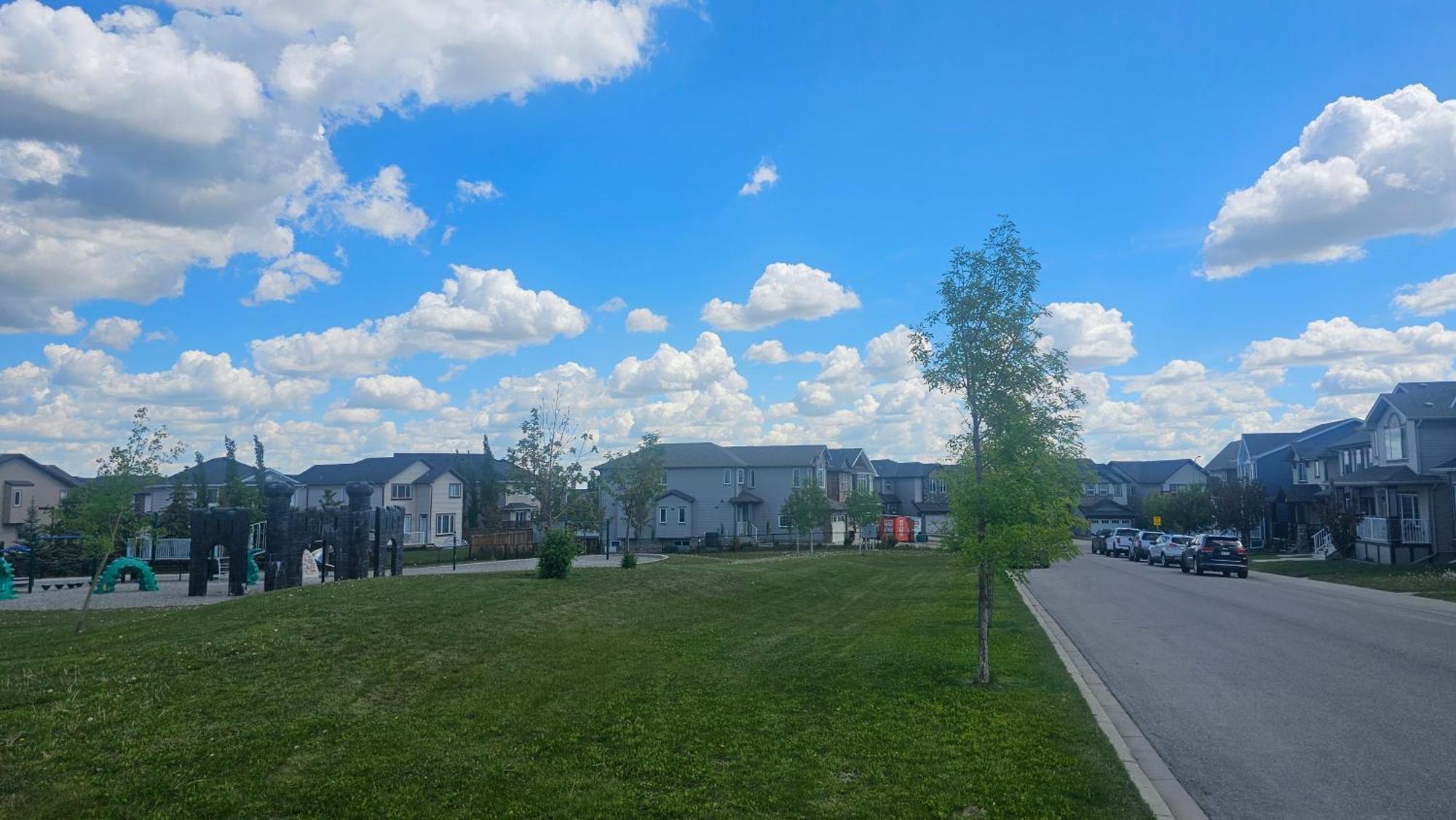 Luxury Basement With 2 Bedrooms, 2 Queen Beds, Free Wi-fi, And Free Parking Apartment