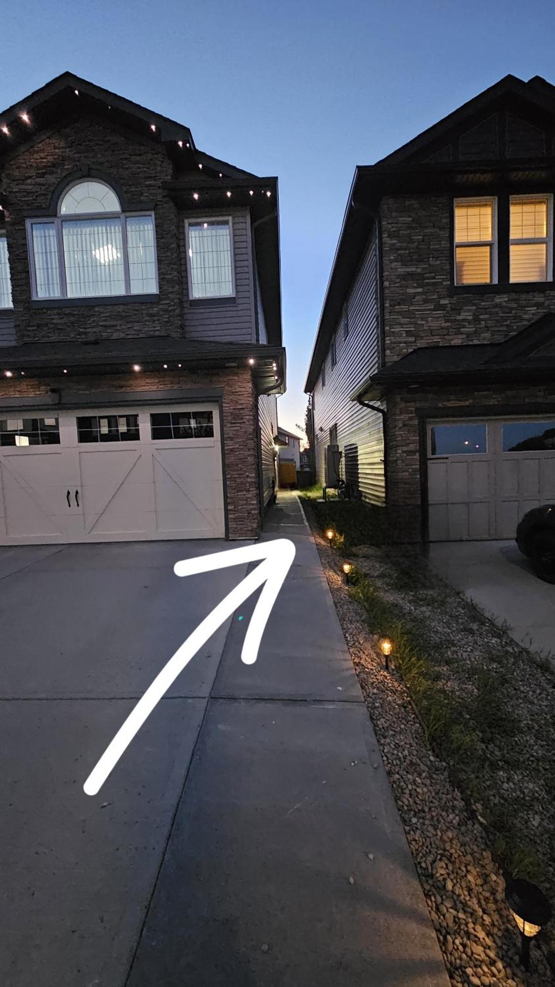 Apartment Luxury Basement With 2 Bedrooms, 2 Queen Beds, Free Wi-fi, And Free Parking Calgary