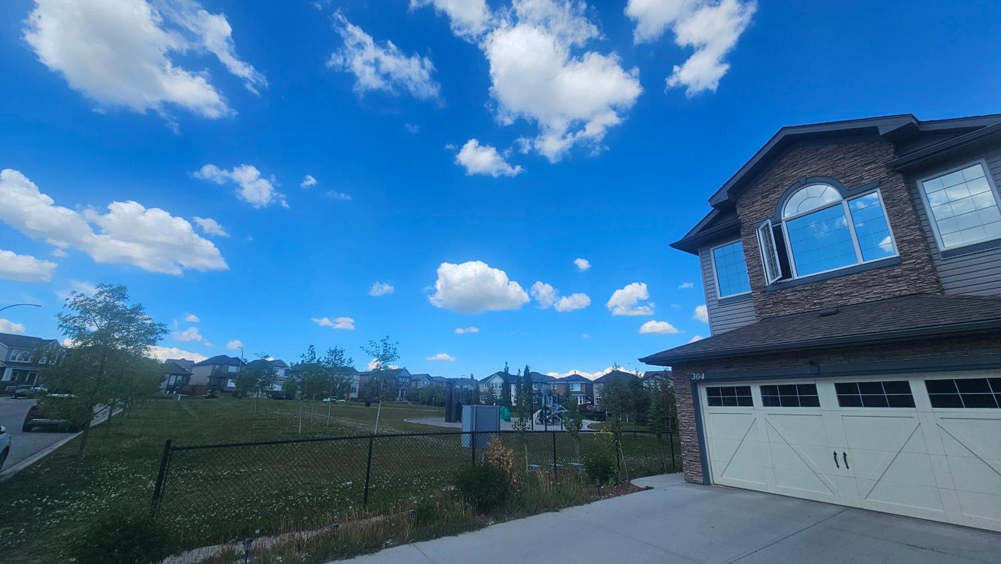 Luxury Basement With 2 Bedrooms, 2 Queen Beds, Free Wi-fi, And Free Parking Apartment Calgary