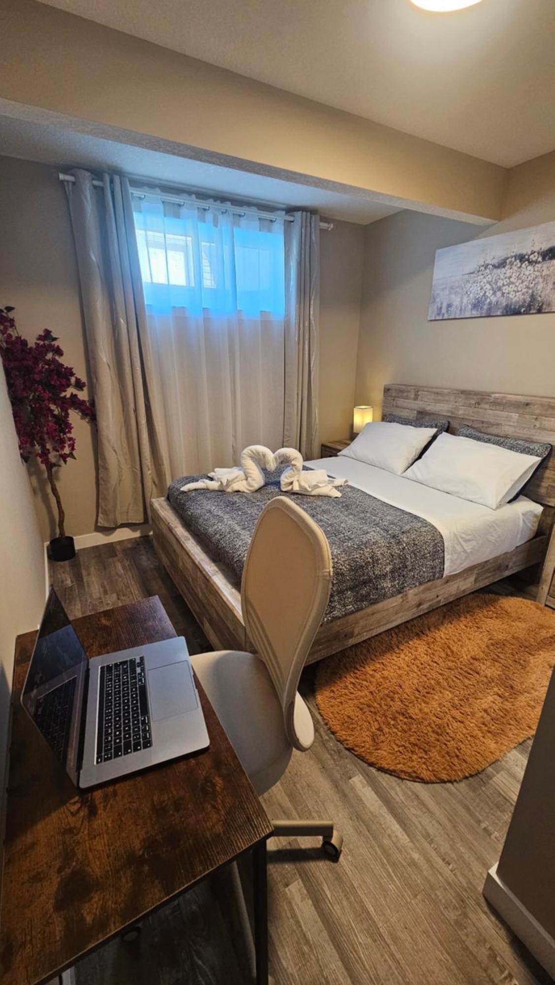 Luxury Basement With 2 Bedrooms, 2 Queen Beds, Free Wi-fi, And Free Parking *