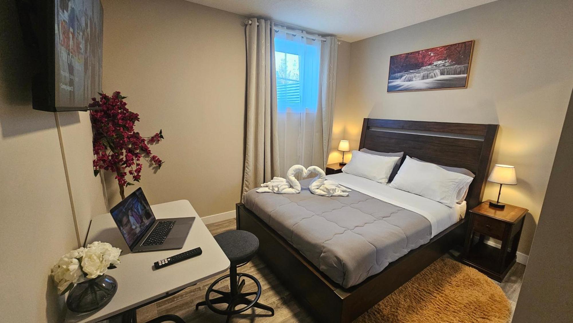 Apartment Luxury Basement With 2 Bedrooms, 2 Queen Beds, Free Wi-fi, And Free Parking Calgary