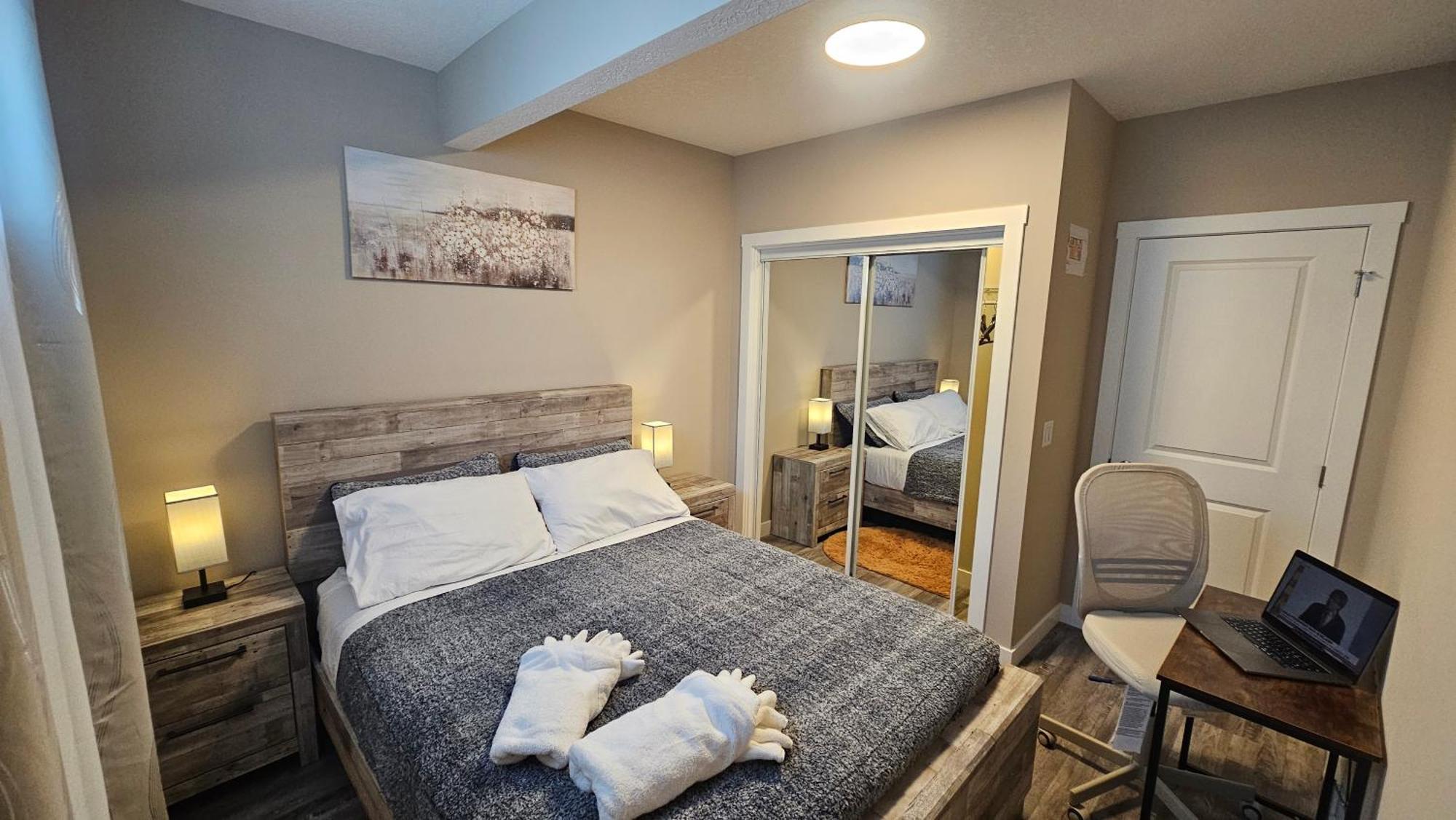 Luxury Basement With 2 Bedrooms, 2 Queen Beds, Free Wi-fi, And Free Parking Apartment